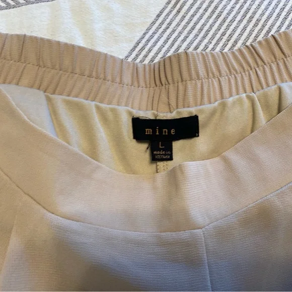 Never worn Francesca’s chiffon shorts - Picture 2 of 3